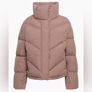 Aritzia “The Cloud Puff” by Wilfred in a size medium